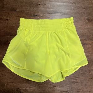 Lululemon hotty hot shorts highlight yellow high rise 4 inch